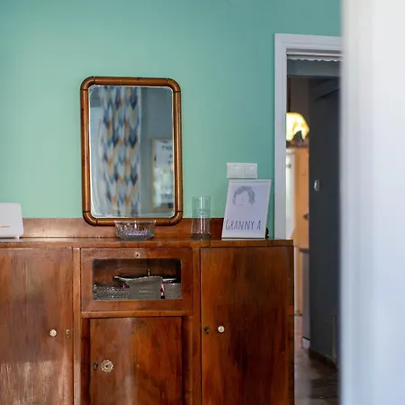 Granny A Apartment *